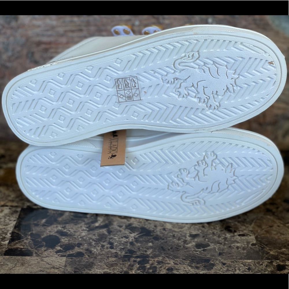 NEW VLADO Girls' Mila Casual Sneakers - Picture 12 of 13